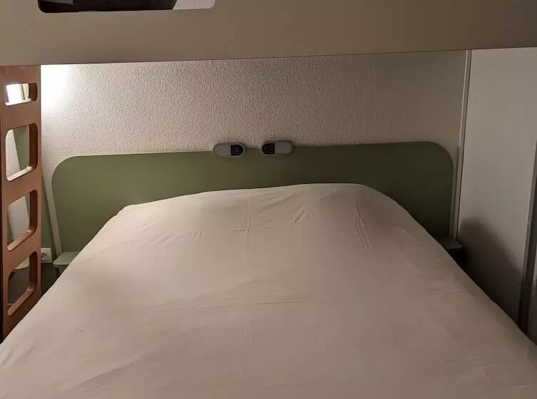 Отель Ibis Budget Saintomer Centre