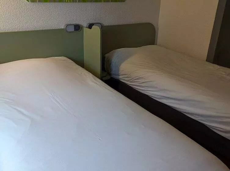 Отель Ibis Budget Saintomer Centre