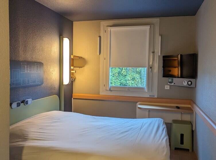 Отель Ibis Budget Saintomer Centre