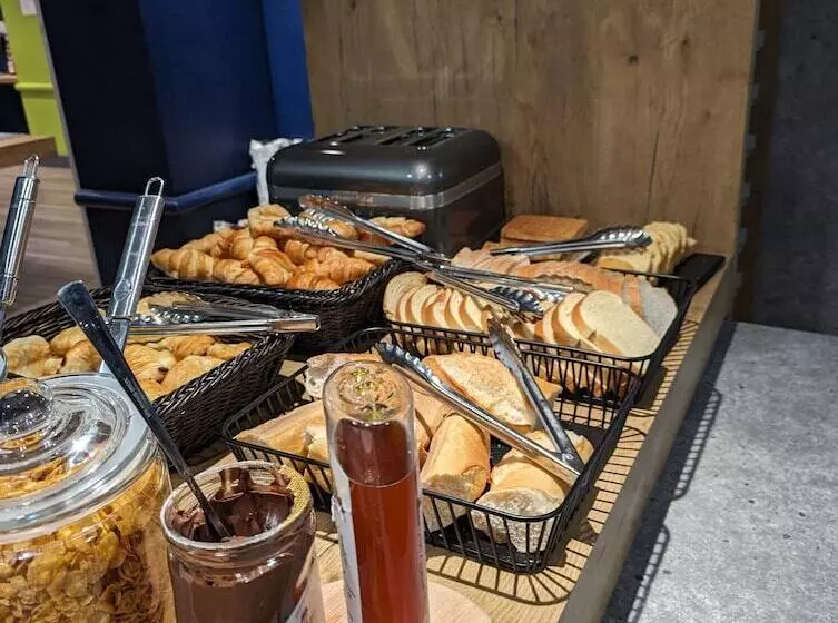 Отель Ibis Budget Saintomer Centre