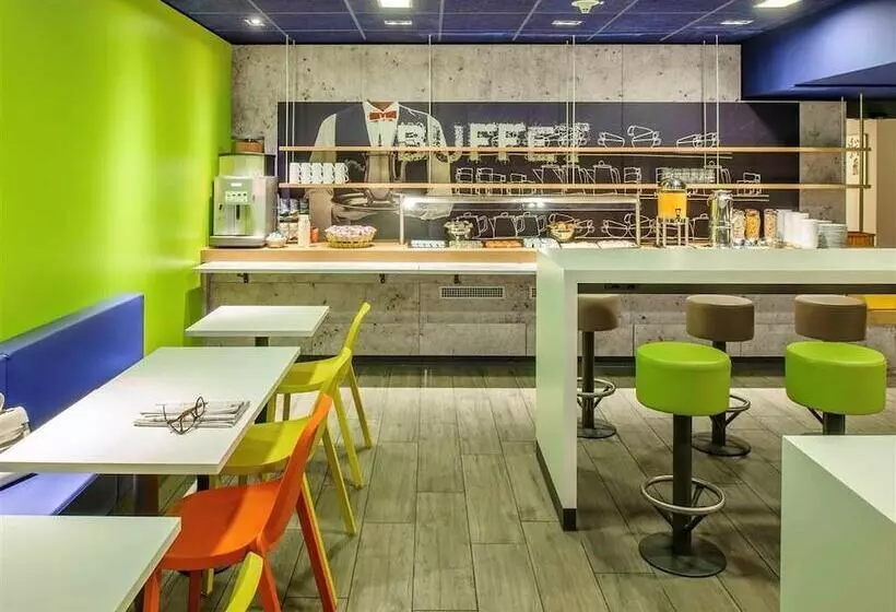 Отель Ibis Budget Saintomer Centre