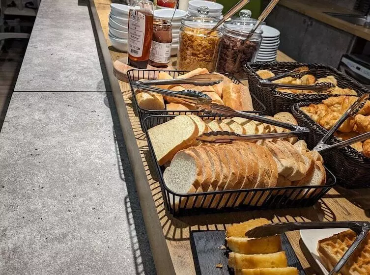 Отель Ibis Budget Saintomer Centre