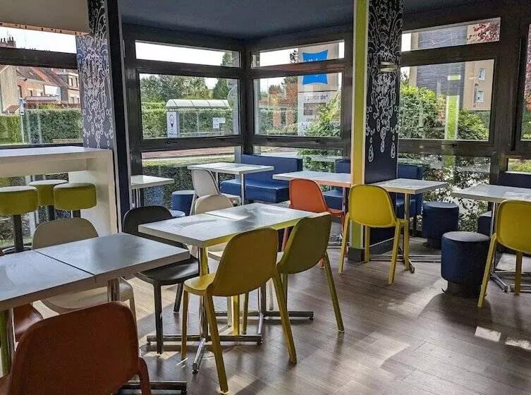 Отель Ibis Budget Saintomer Centre