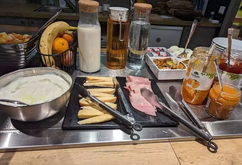 Отель Ibis Budget Saintomer Centre