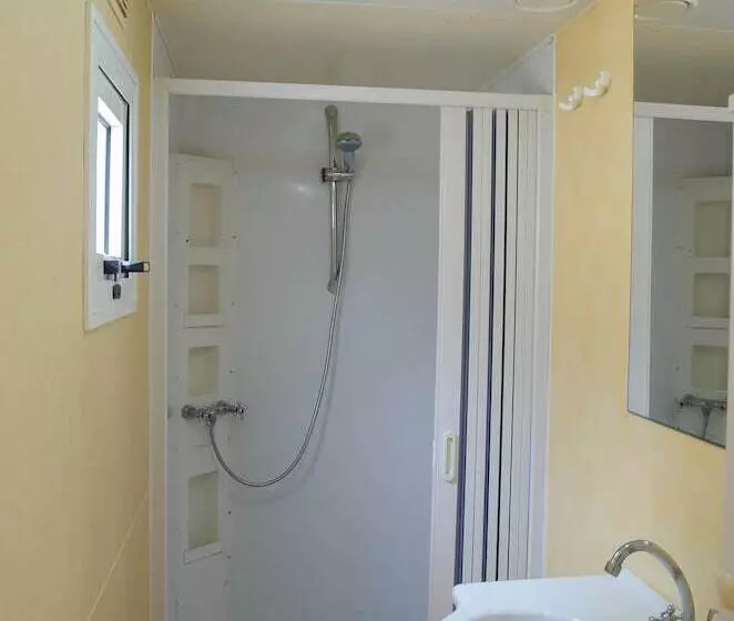 בית מלון כפרי Kamemi Village & Camping