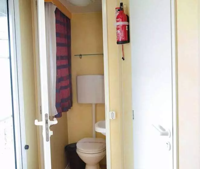 בית מלון כפרי Kamemi Village & Camping