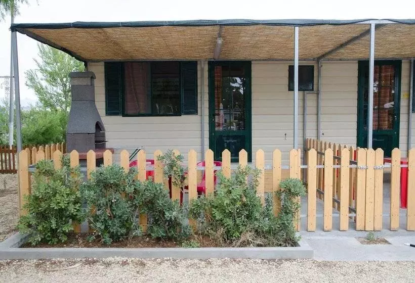 בית מלון כפרי Kamemi Village & Camping