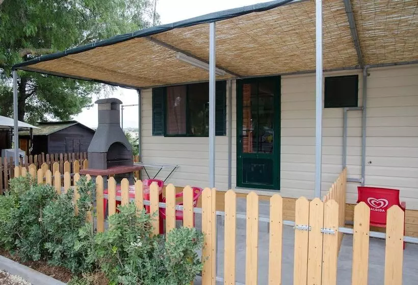 בית מלון כפרי Kamemi Village & Camping