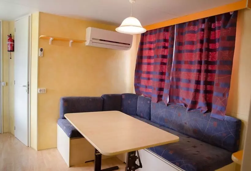 בית מלון כפרי Kamemi Village & Camping