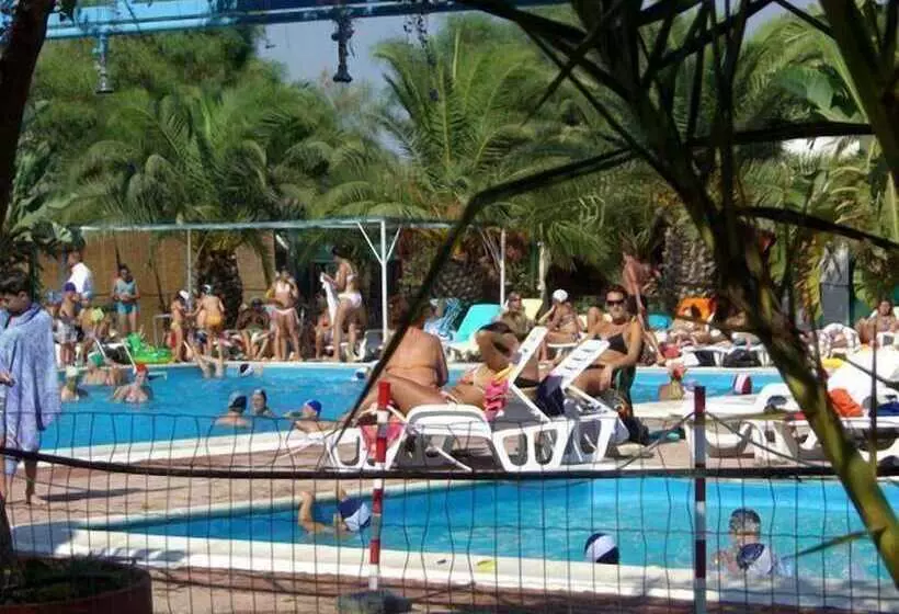 בית מלון כפרי Kamemi Village & Camping