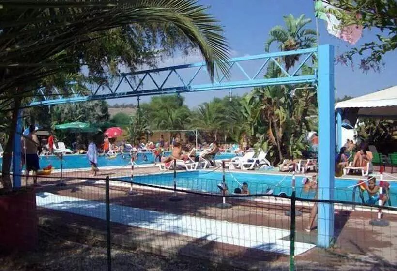 בית מלון כפרי Kamemi Village & Camping