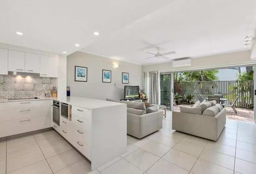 Отель Le Court Villas