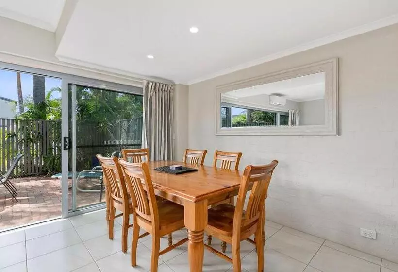 Отель Le Court Villas