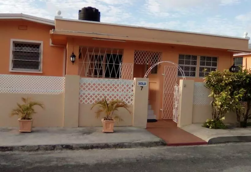 هتل Shonlan Inn And Apartments