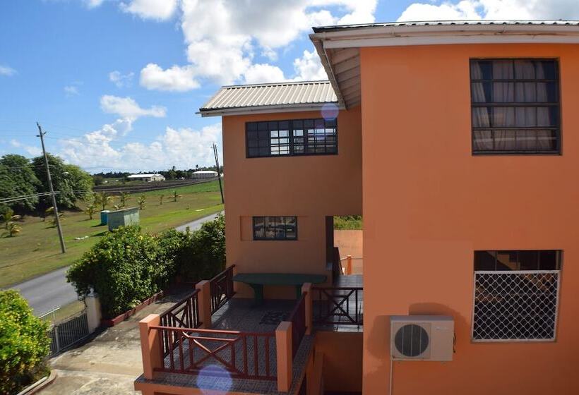 هتل Shonlan Inn And Apartments