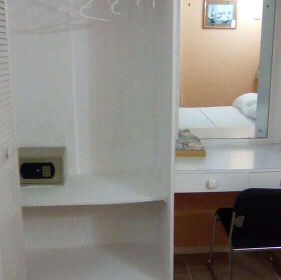 هتل Shonlan Inn And Apartments