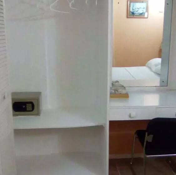 هتل Shonlan Inn And Apartments