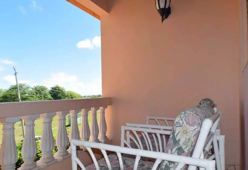 هتل Shonlan Inn And Apartments