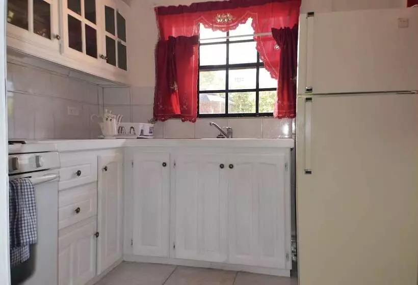 هتل Shonlan Inn And Apartments