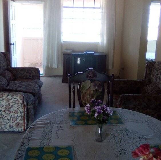 هتل Shonlan Inn And Apartments