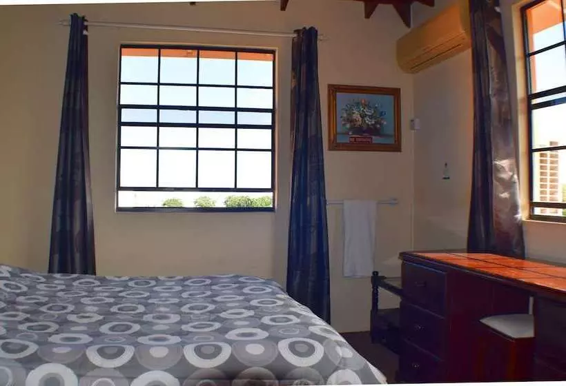 هتل Shonlan Inn And Apartments