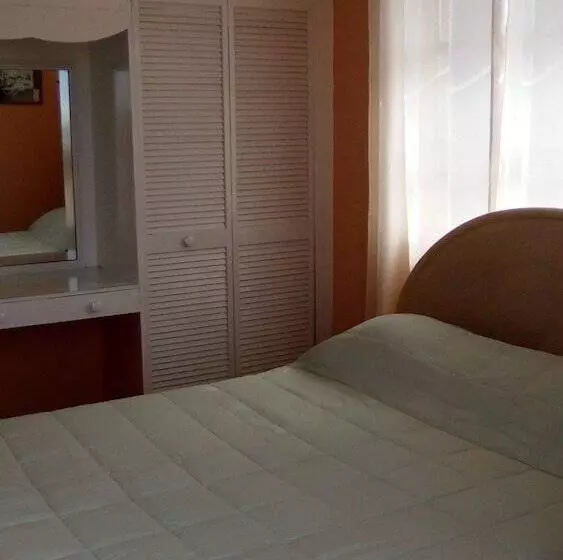 هتل Shonlan Inn And Apartments