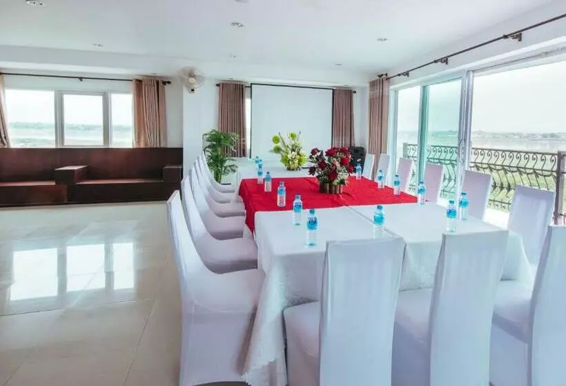 V Hotel Vientiane