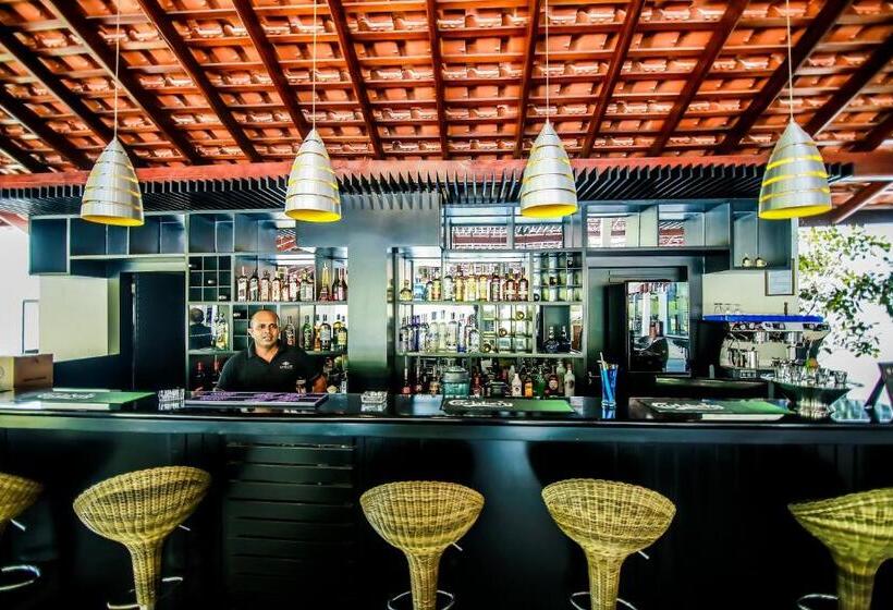 The Covanro Airport Hotel Katunayake