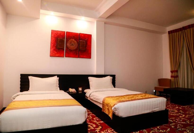 The Covanro Airport Hotel Katunayake