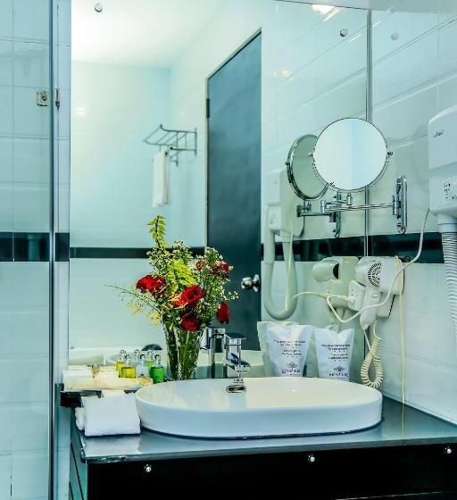 The Covanro Airport Hotel Katunayake