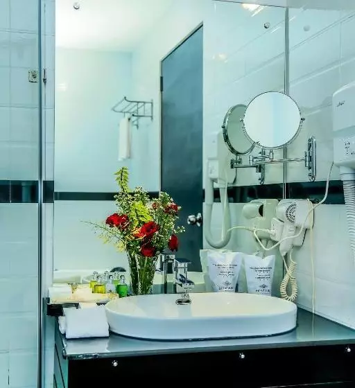 The Covanro Airport Hotel Katunayake