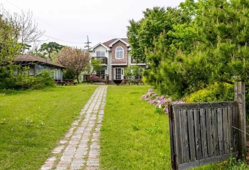 Gongju Jakeun Shimteo Pension