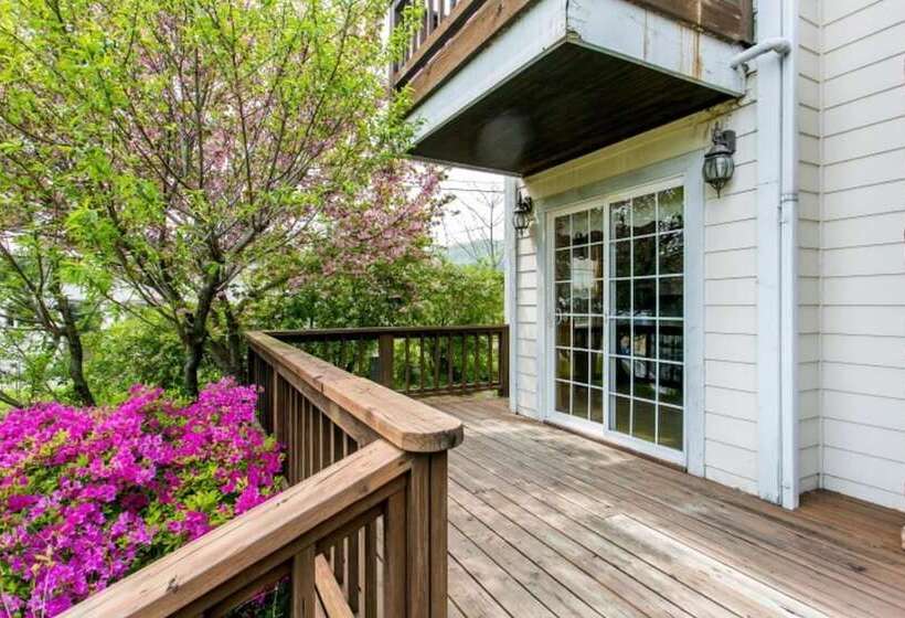 Gongju Jakeun Shimteo Pension