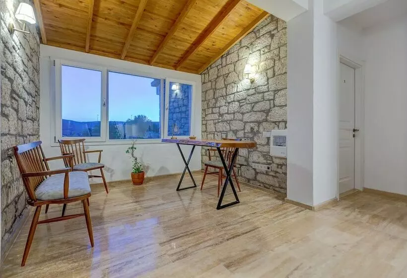 هتل Alacati Fora Bella
