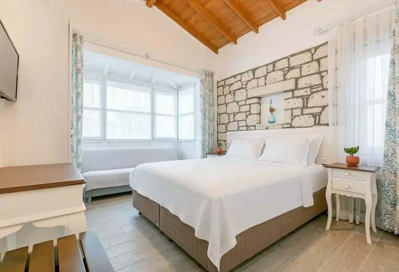 هتل Alacati Fora Bella