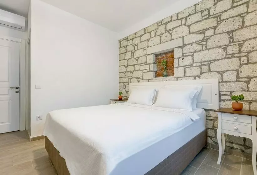 هتل Alacati Fora Bella