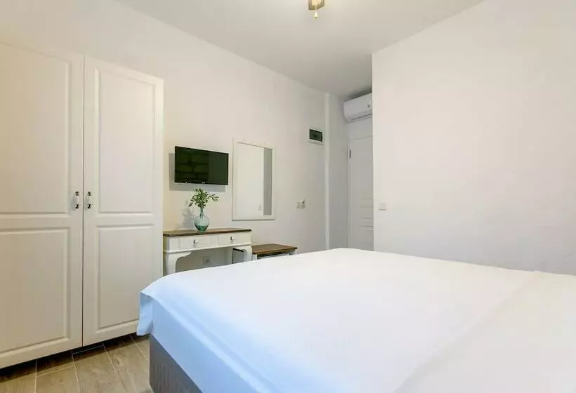 هتل Alacati Fora Bella