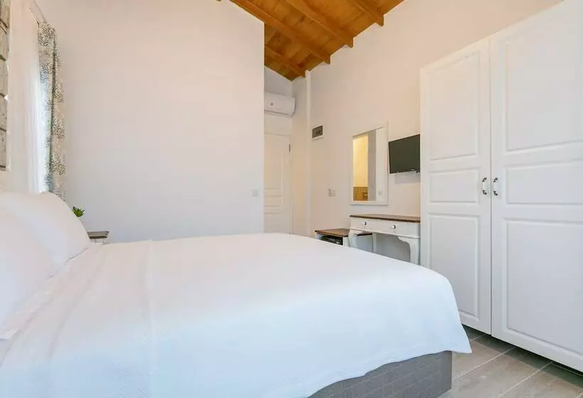 هتل Alacati Fora Bella