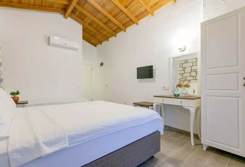 هتل Alacati Fora Bella