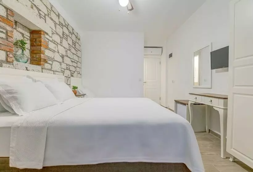 هتل Alacati Fora Bella