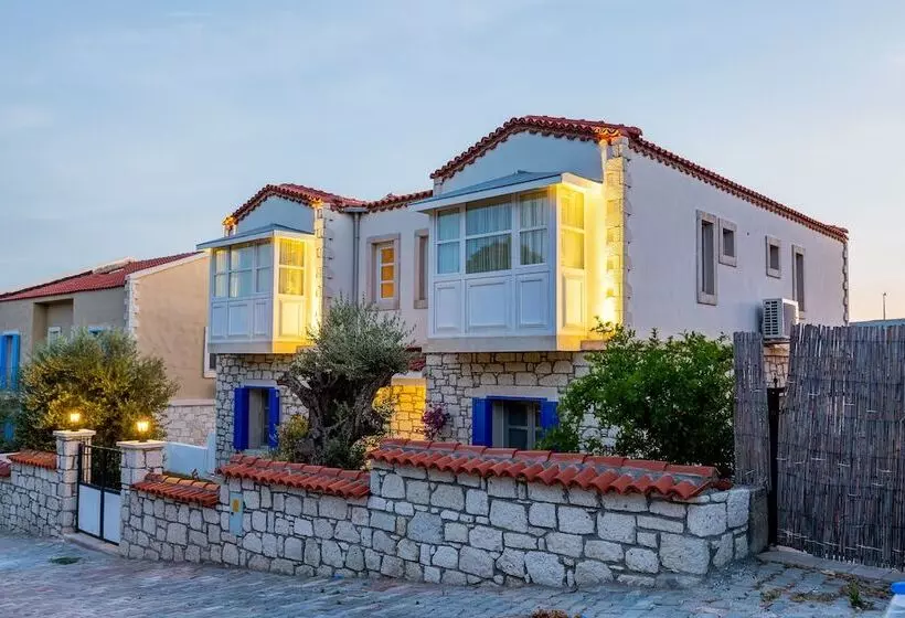 هتل Alacati Fora Bella