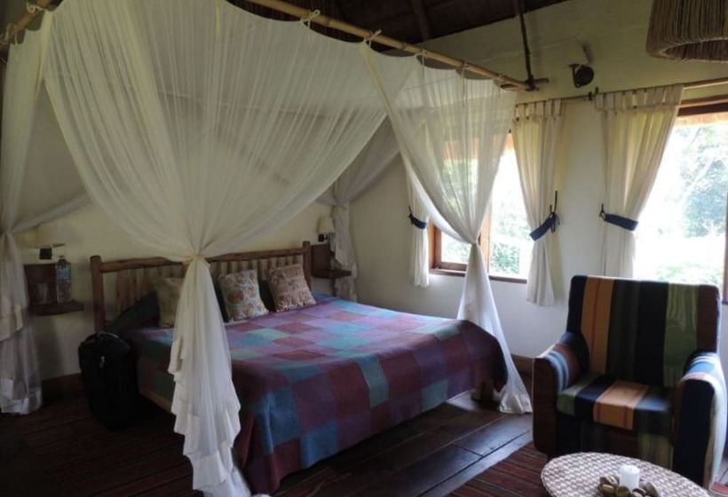 هتل Bwindi Safari Lodge