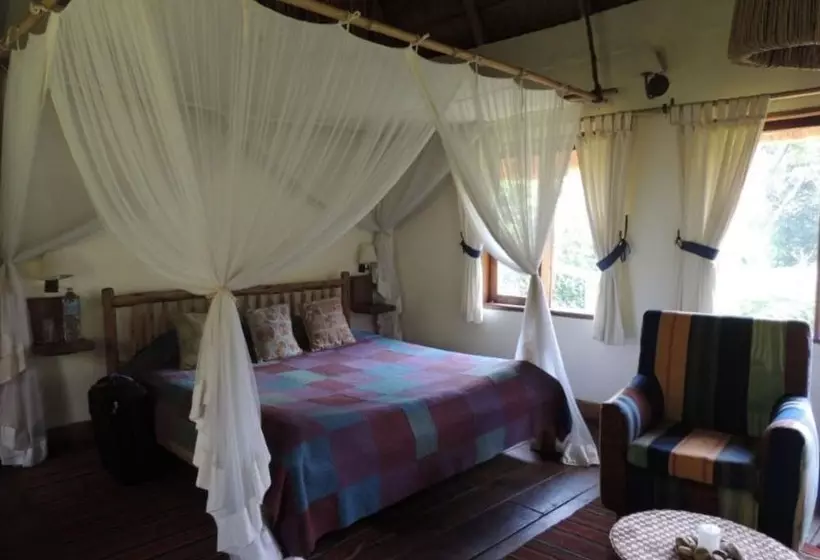 هتل Bwindi Safari Lodge