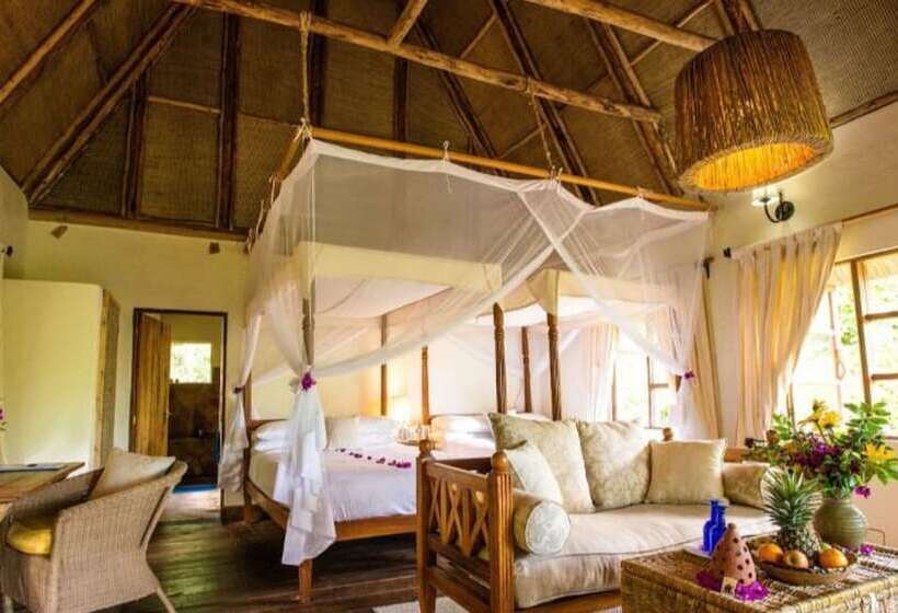 هتل Bwindi Safari Lodge
