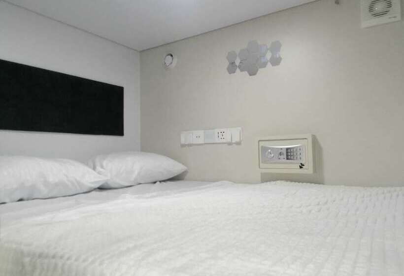 ホテル Capzule Inn