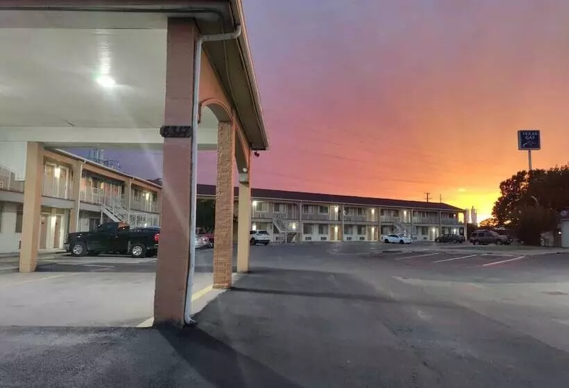 Hotelli Great Western Inn & Suites   Saginaw