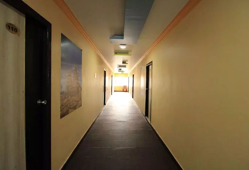 Hotelli M.g.r. Park Inn