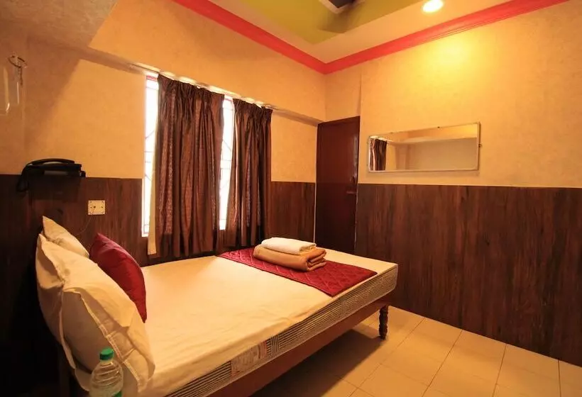 Hotelli M.g.r. Park Inn