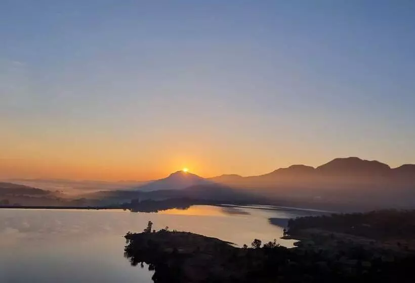 Hotelli Nature Nest Resort