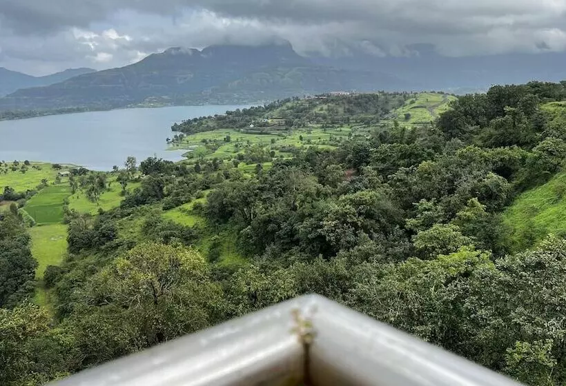 Hotelli Nature Nest Resort